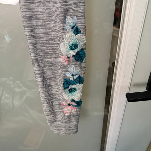 PINK Victoria’s Secret Ultimate Leggings Heather Gray Floral Embroidered - Picture 3 of 8